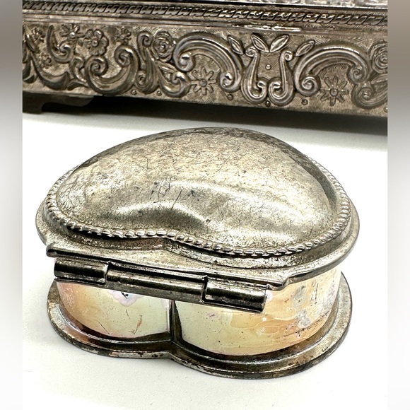 Vintage Silver Small Heart Jewelry Trinket Box - Picture 7 of 10